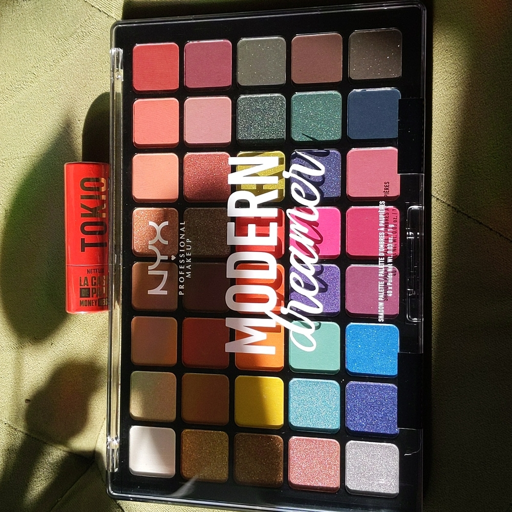 NWT NYX Modern Dreamer Eyeshadow Palette
